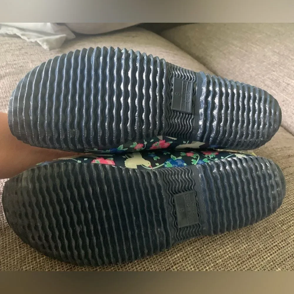 NWT Western Chief hummingbird garden clogs. Size 8 - Picture 2 of 3